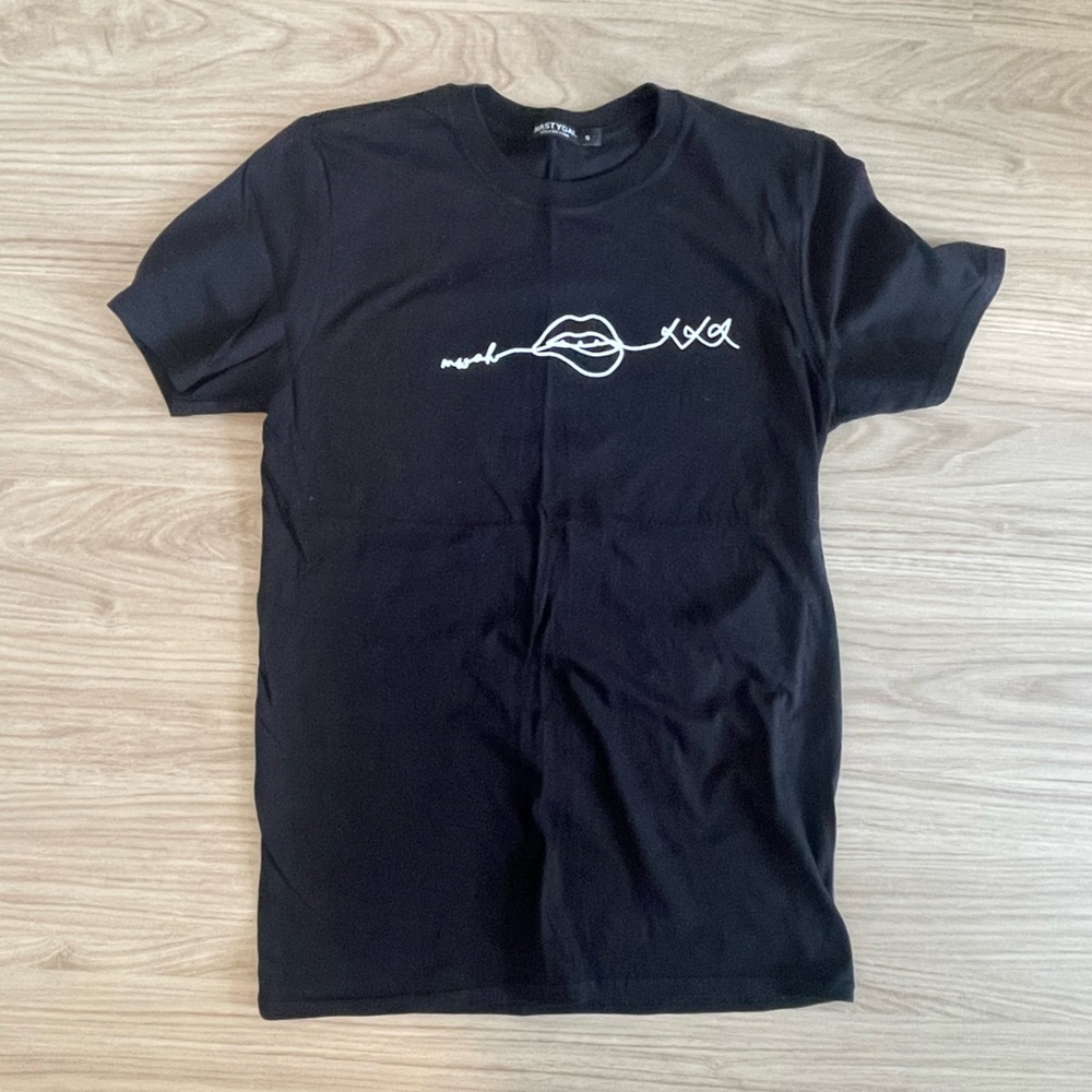 Black & White Graphic Tshirt Lips